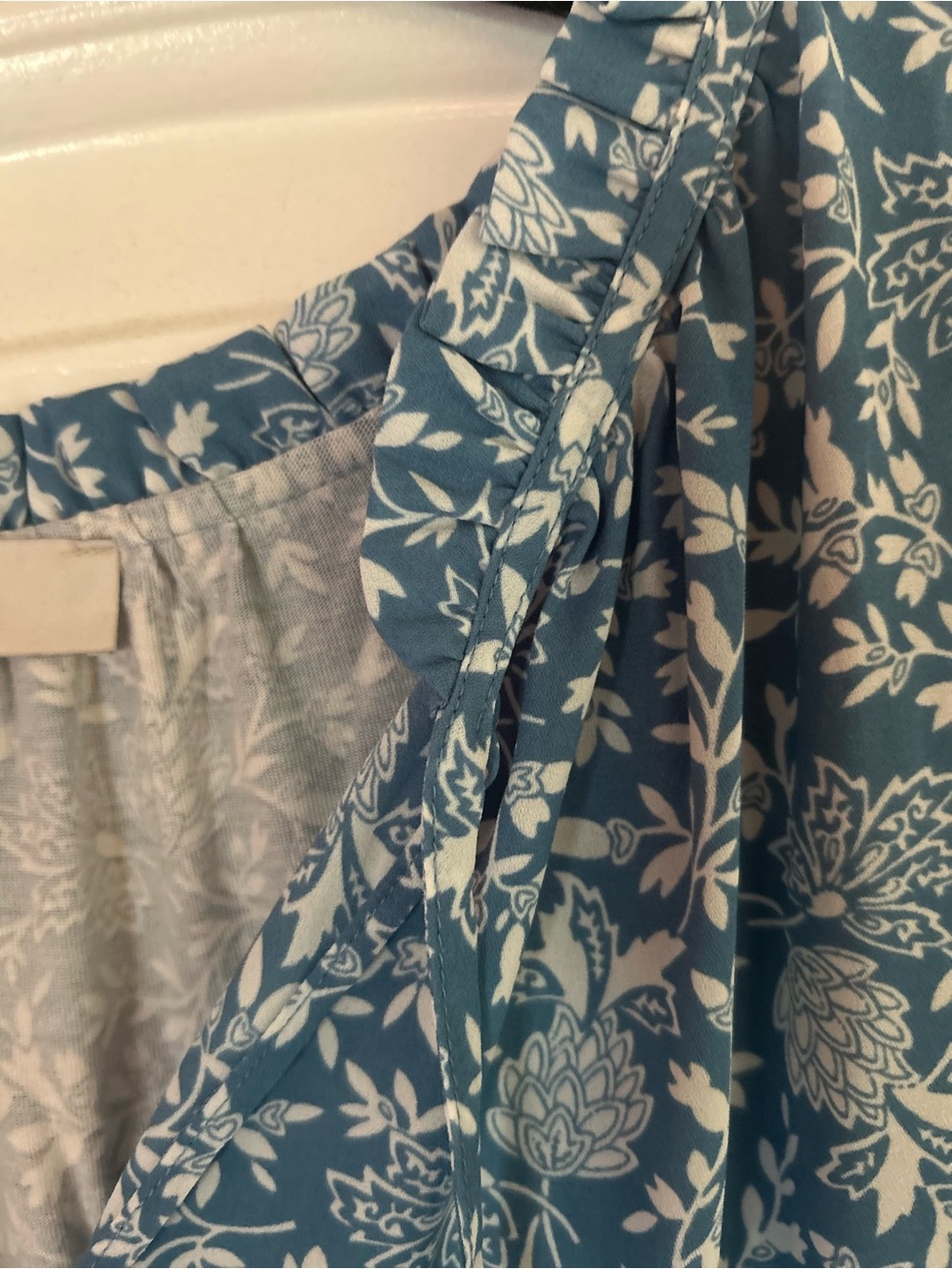LOFT Blue and White Floral V-Neck Sleeveless Blouse - Picture 4 of 8